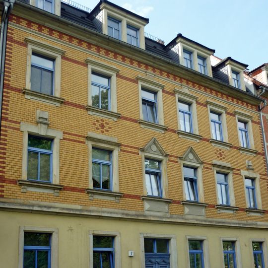 Mietshaus in geschlossener Bebauung Otto-Uhlig-Straße 7