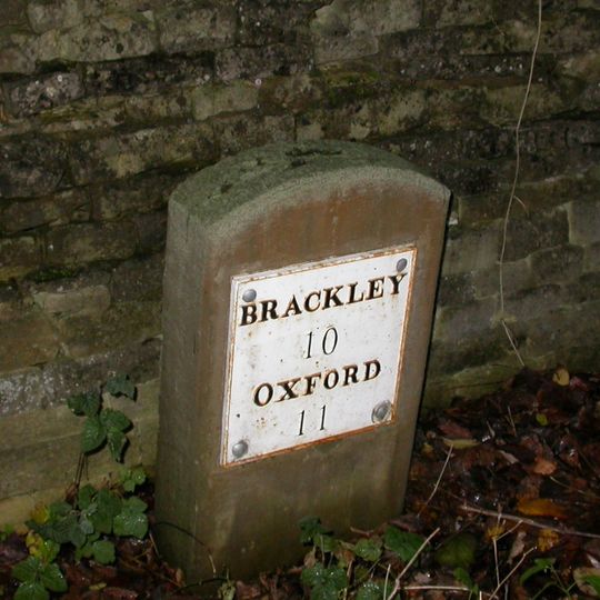 Milestone, Old Covert, N of Oxford Lodge