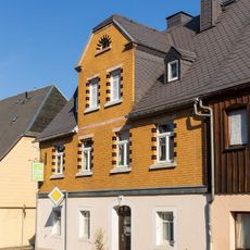 Wohnhaus in halboffener Bebauung und in Ecklage Freiberger Straße 16