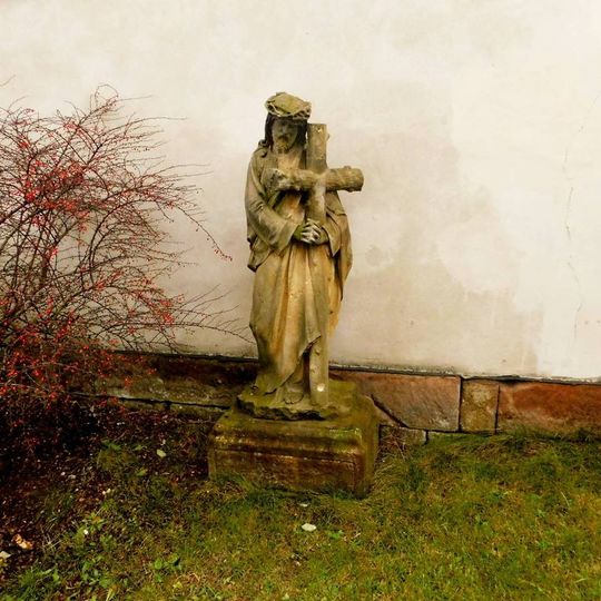 Socha Krista u kostela Nejsvětější Trojice v Hostinném