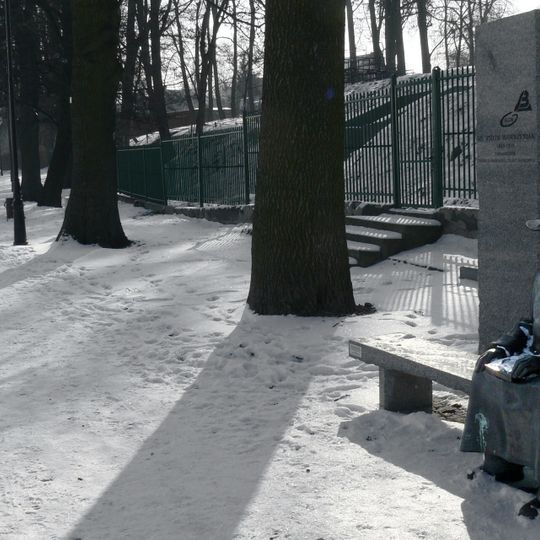 Ławeczka ks. Piotra Wawrzyniaka w Śremie