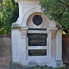 Grabdenkmäler Falkenhayn und Colloredo-Wallsee samt Einfriedung