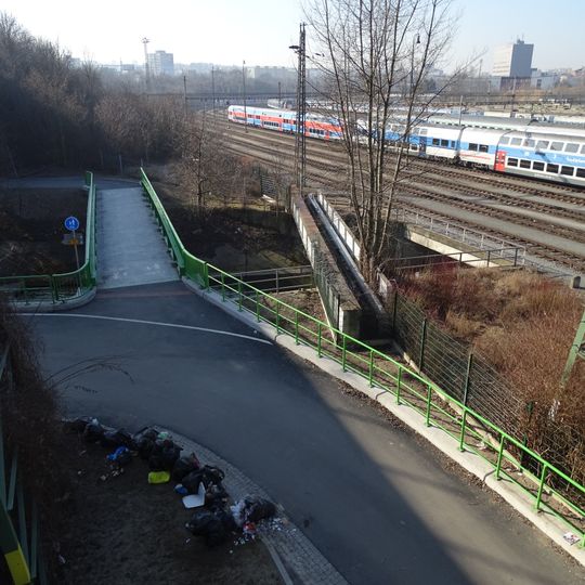 Potrubní lávka přes Botič u ulice Na Botiči