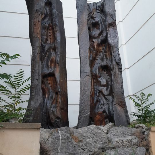 Plastika Průrva času v Petrské ulici v Brně