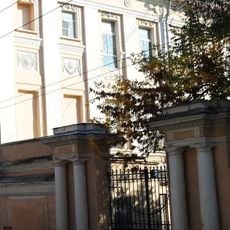 Новая Басманная улица 26, Ограда и ворота