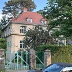 Wohnhaus und Remise Sigismundkorso 86, Tannenstraße 8