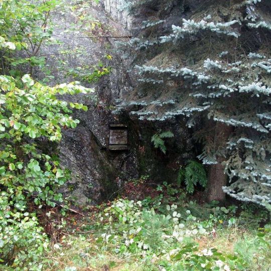 Pamětní deska neštěstí na železnici jihovýchodně od Ondřejova