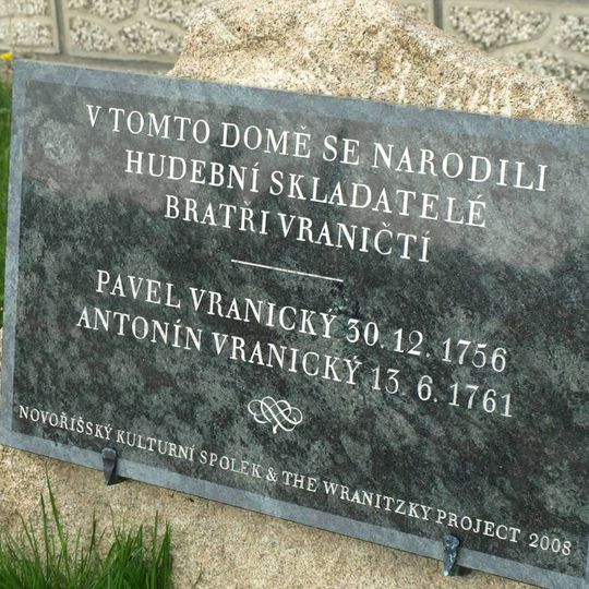 Pamětní deska bratří Vranických v Nové Říši