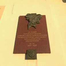 Pamětní deska na paměť generální stávky a proklamace samostatnosti Československé republiky socialistickým dělnictvem