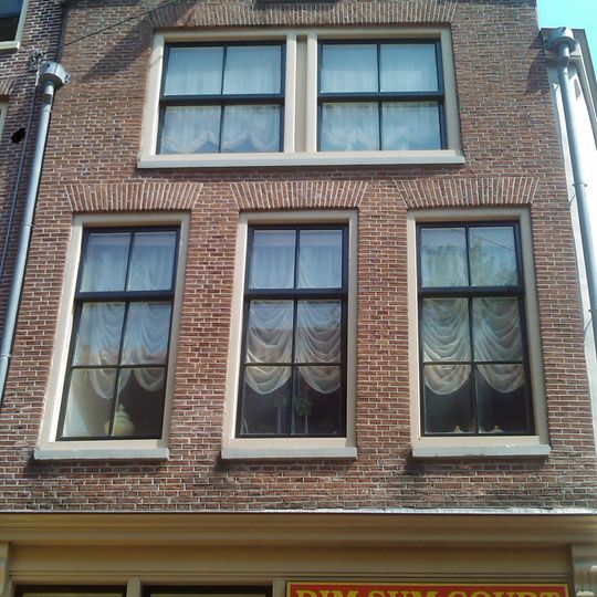 Pand met eenvoudige klokgevel