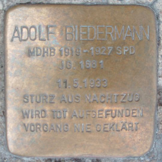 Stolperstein en memoria de Adolf Biedermann