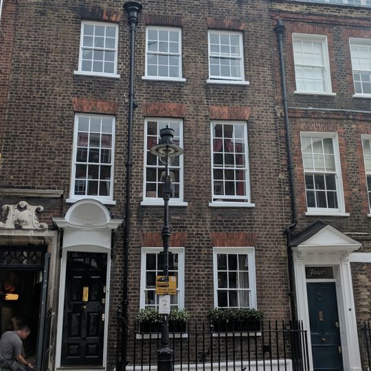 3, Barton Street Sw1
