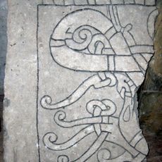 Västergötlands runinskrifter 52 Husaby kyrkogård