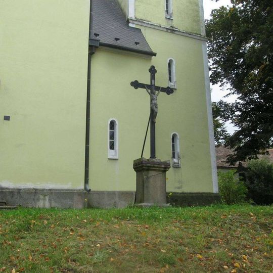 Kříž u kostela ve Stupnu