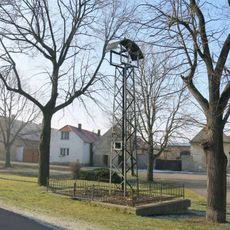 Zvonička na návsi v obci Veltěže