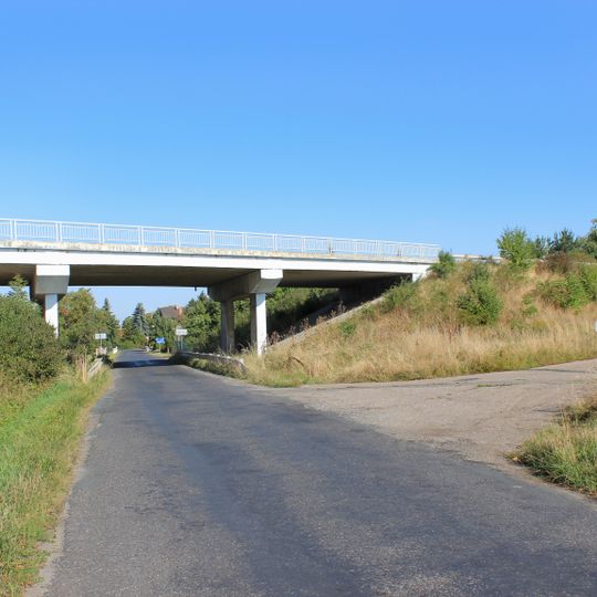 Most silnice I/32 přes silnici III/3241 v Činěvsi