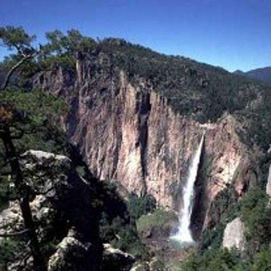 Cascada de Piedra Volada