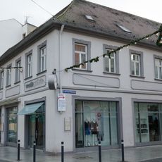 Wohn- und Geschäftshaus