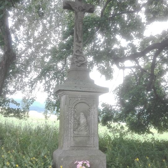 Pamětní kříž východně od Sněžného