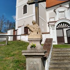 Kříž s pietou v Doudlebech