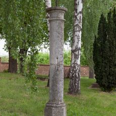 Column with cross