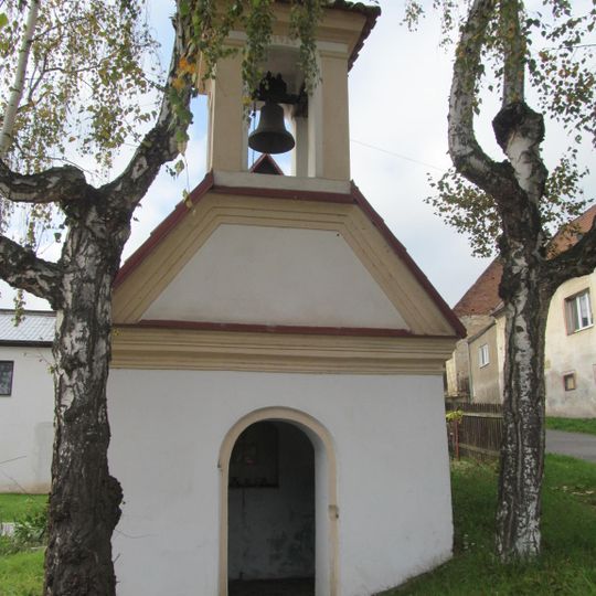 Kaple se zvonem na rozcestí ve Veleticích