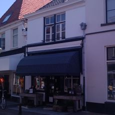 Pand onder schilddak