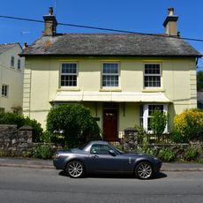 Sunnyside With Attached Outbuildings