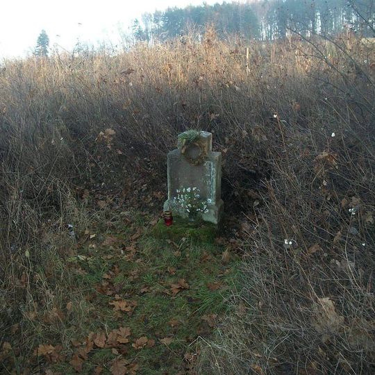 Kříž u Vranova nedaleko dráhy