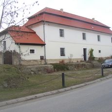 Zemědělský dvůr čp. 6