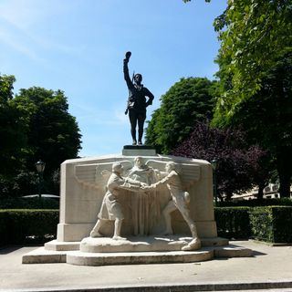 Monument to the American Volunteers