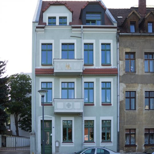 Mietshaus in geschlossener Bebauung Uferstraße 27