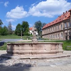 Kašna se sochou svatého Jana Nepomuckého v Plasích