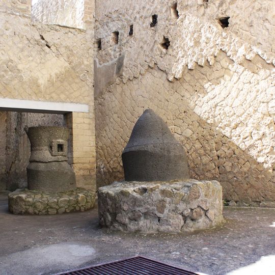 Botteghe e pistrinum di Sex. Patulcius Felix