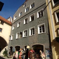 Wohn- und Geschäftshaus