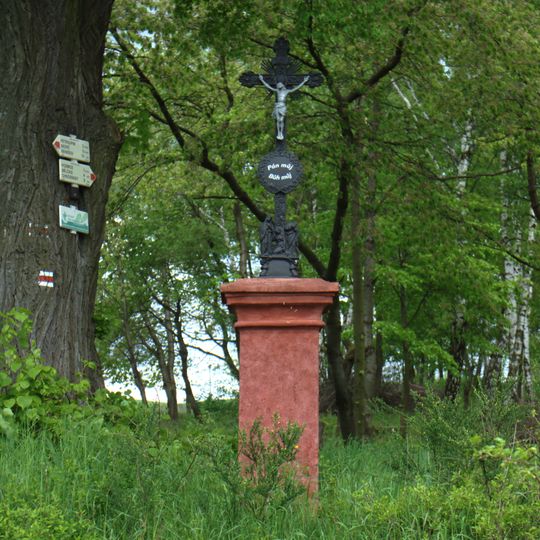 Kříž u rozcestí nad Kácovou Lhotou