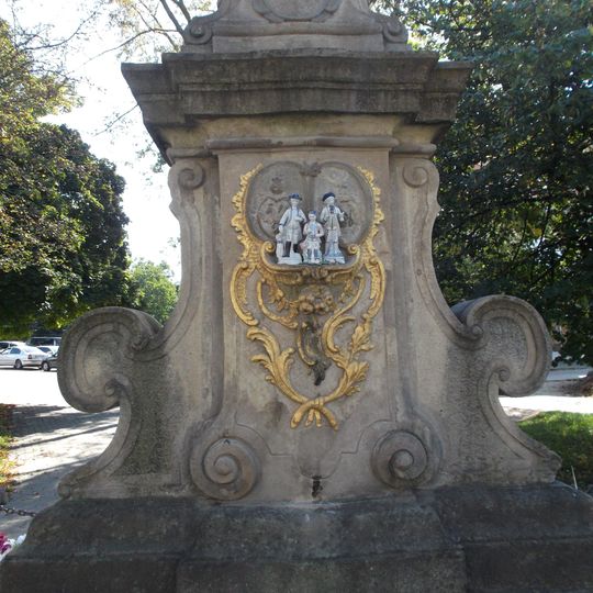 Madona Assumpta-Nanebovzatá, podstavec