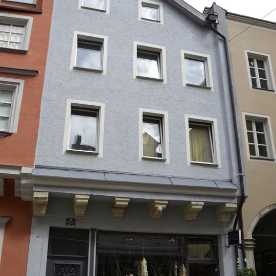 Wohn- und Geschäftshaus