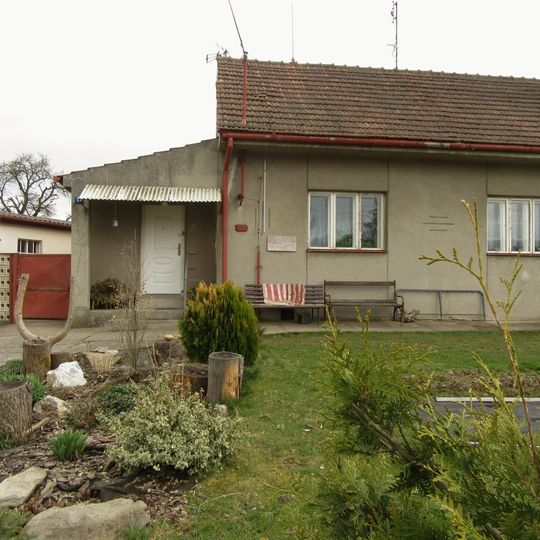 Pamětní deska ve Dzbelu