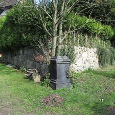 Kříž v Tisu u Blatna u chat